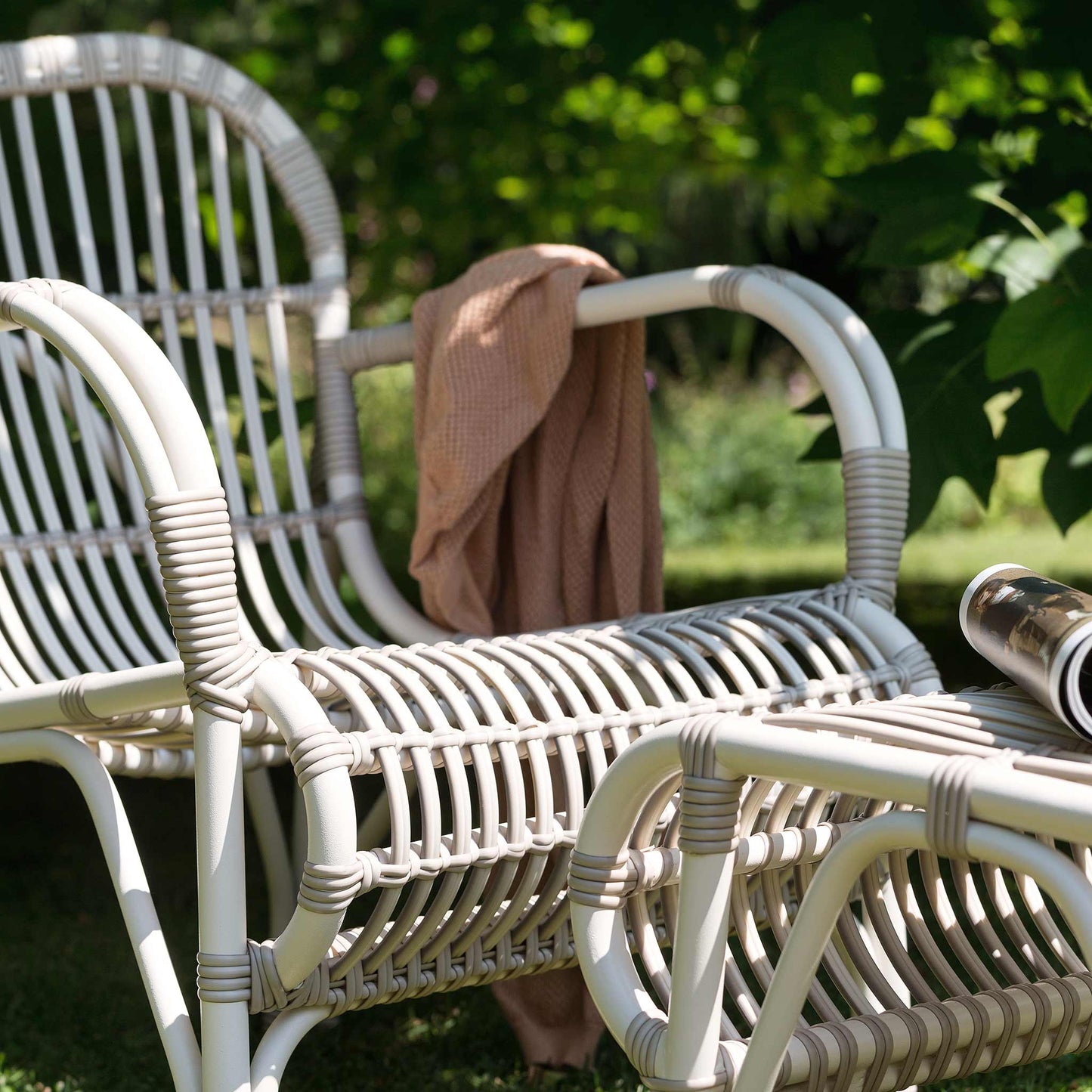 Wicker garden lazy armchair with armrests Lucy by Vincent Sheppard