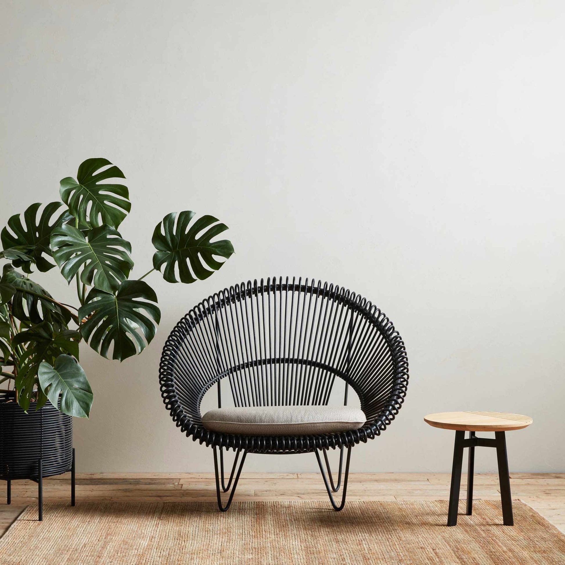 Rattan Armchair With Armrests Cruz Cocoon by Vincent Sheppard #Black Rattan / Black Steel