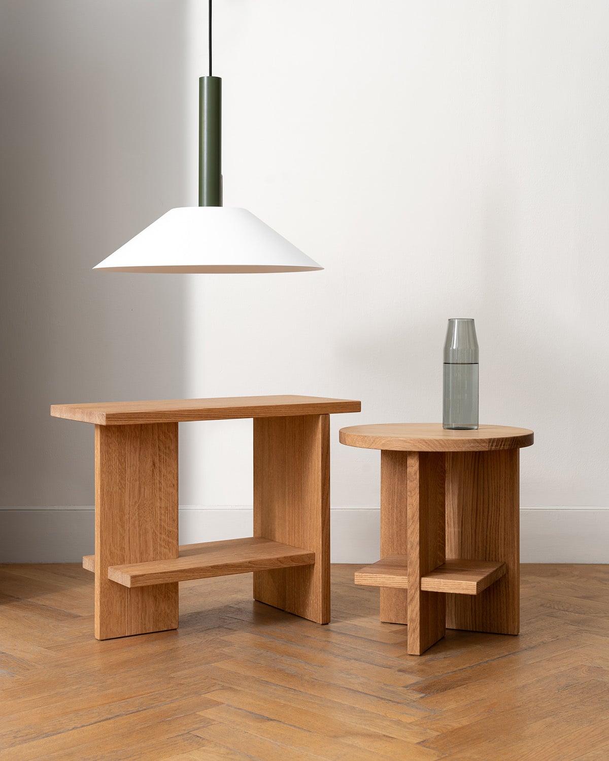 Tee side table, round, oiled oak