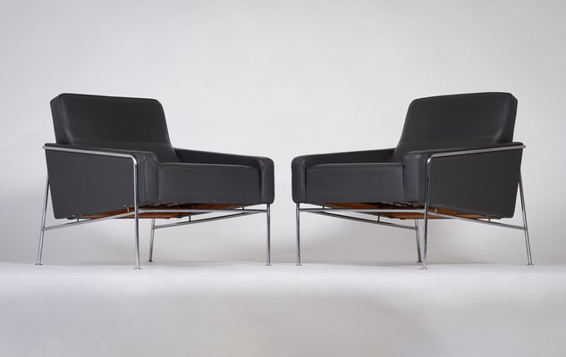 Airport Lounge Chairs by Arne Jacobsen for Fritz Hansen, 1960s, Set of 2-ZGQ-1378507