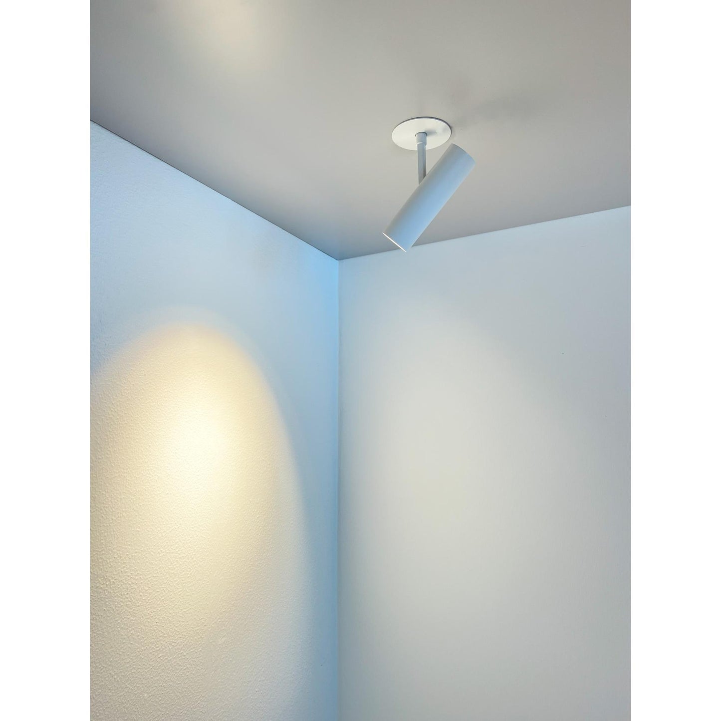 Antidark Tube Slim Spot 2700K White