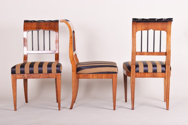 Antique Biedermeier Chairs in Walnut, 1820s, Set of 3