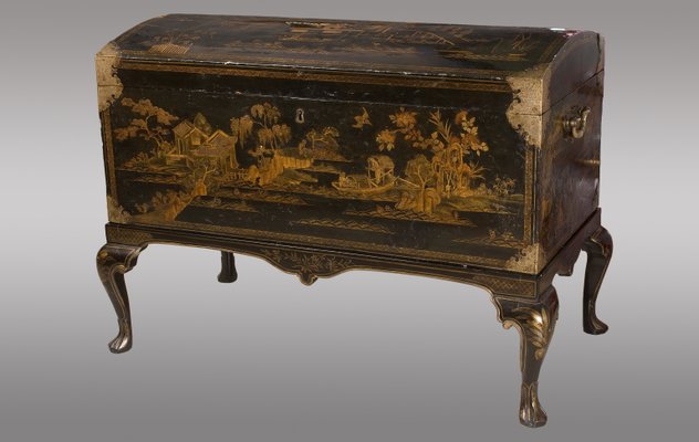 Antique British Lacquered Chest with Chinoiserie Decoration, 1900s-LQ-849427