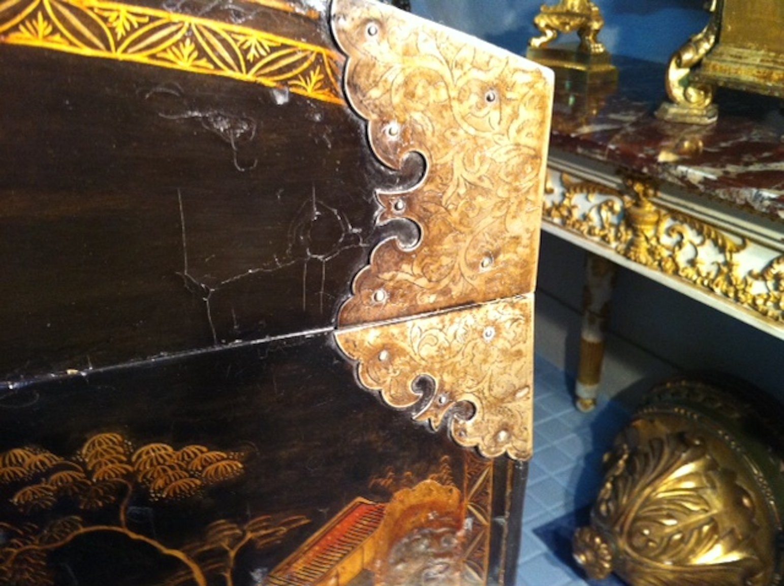 Antique British Lacquered Chest with Chinoiserie Decoration, 1900s