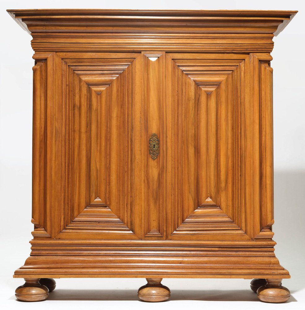 Antique Cabinet in Walnut, 1770