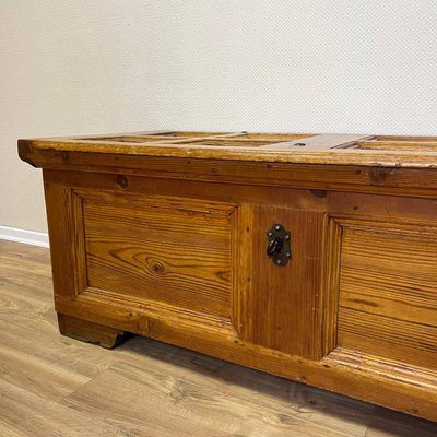 Antique Chest in Larch with Iron Fittings, 18th Century-ALF-2033552