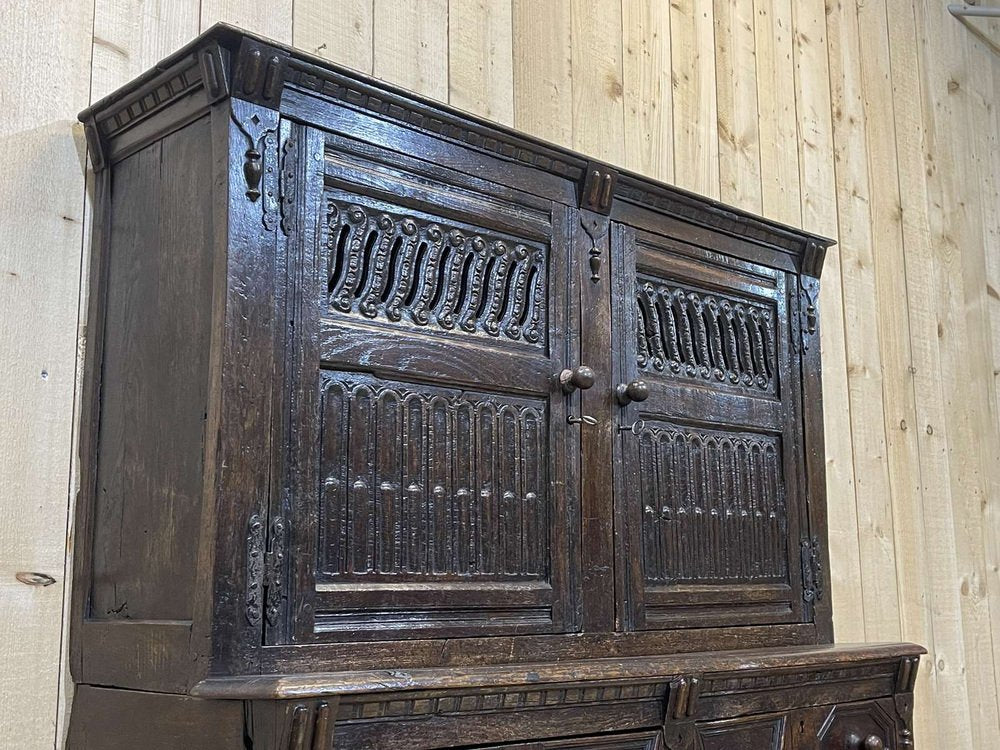 Antique English Credenza in Oak, 1700s