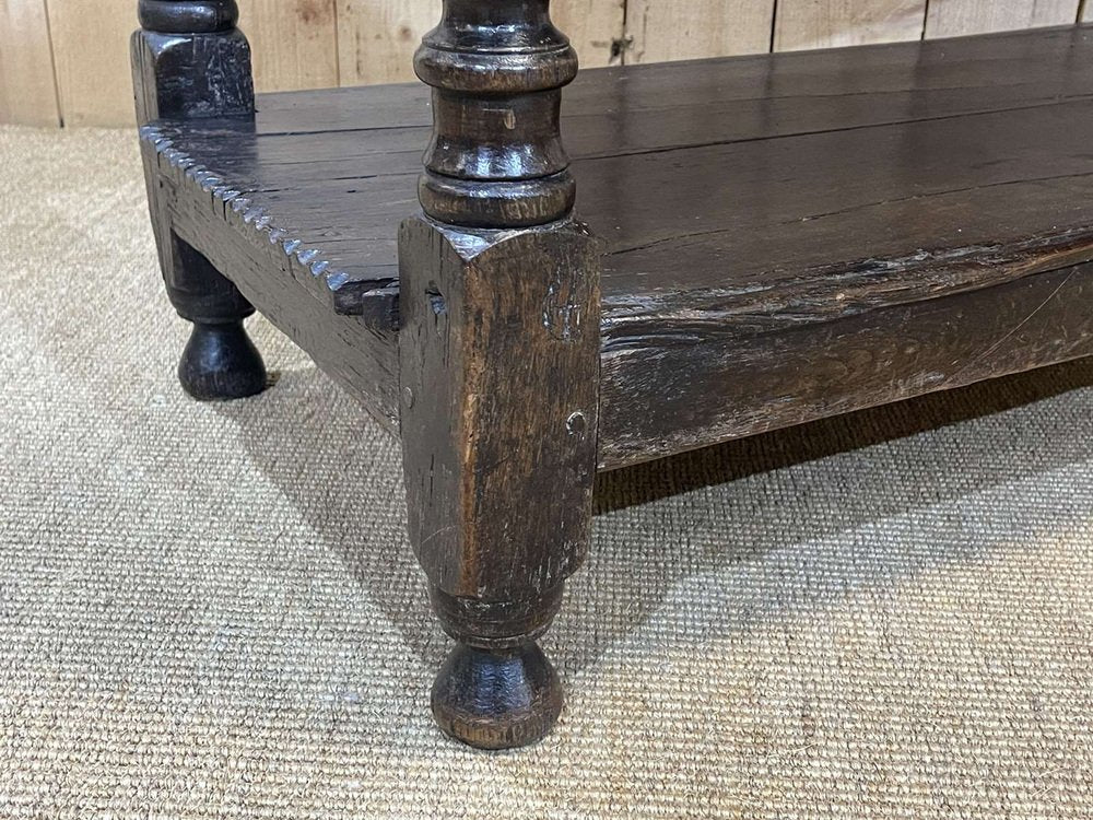 Antique English Credenza in Oak, 1700s