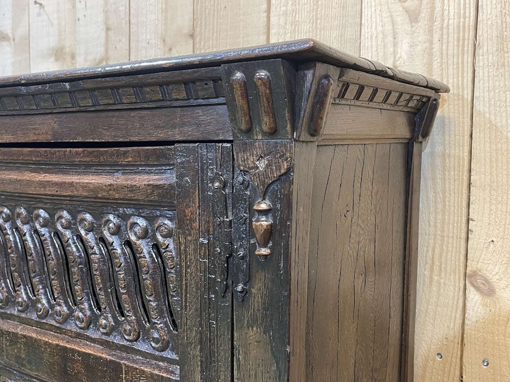 Antique English Credenza in Oak, 1700s