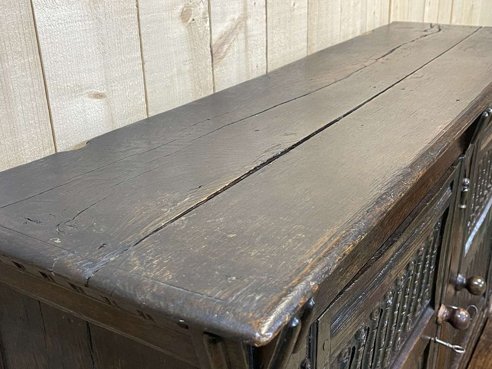 Antique English Credenza in Oak, 1700s