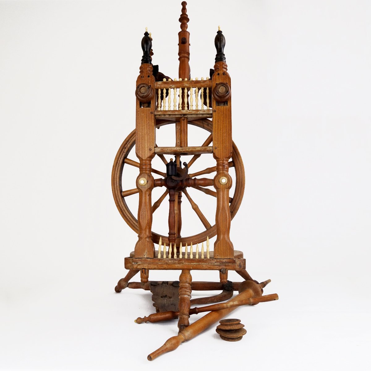 Antique Majestic Spinning Wheel in Ebony Wood