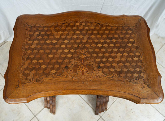 Antique Napoleon III Nesting Tables in Walnut with Geometric Pattern Inlays, France, 19th Century, Set of 4