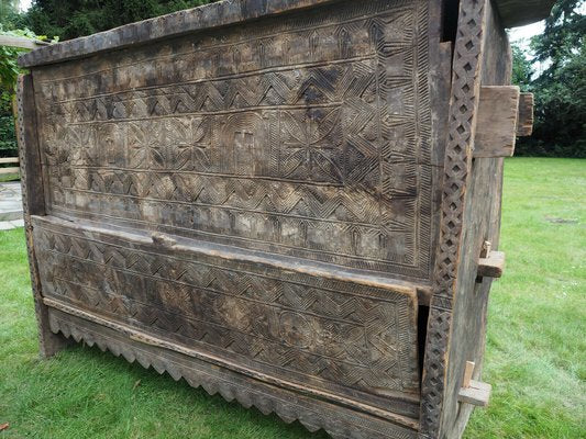 Antique Orient Cedar Wood Treasure Dowry Chest from Nuristan Afghanistan, 19th Century-UZN-1394013