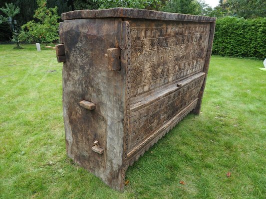 Antique Orient Cedar Wood Treasure Dowry Chest from Nuristan Afghanistan, 19th Century-UZN-1394013