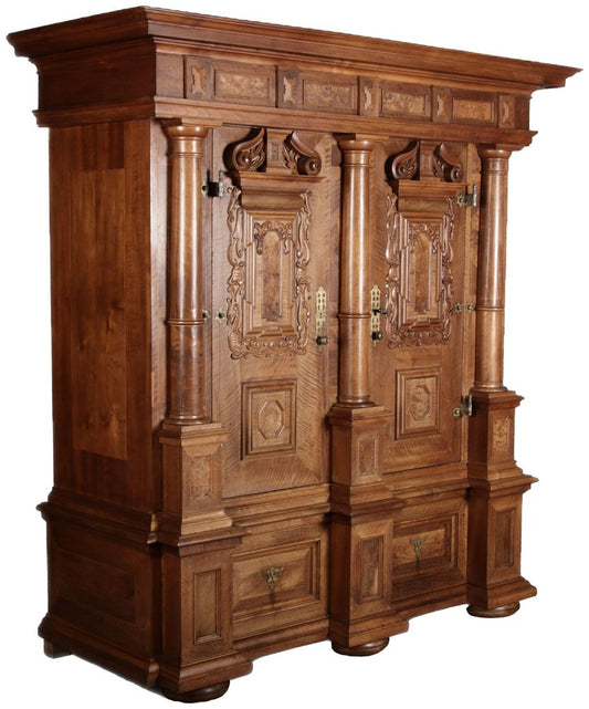 Antique Renaissing Cabinet in Walnut, 1680