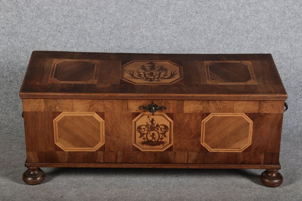 Antqiue Baroque Chest in Walnut, 1750