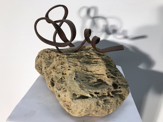 Ariel Elizondo Lizarraga, Au sommet, 2023, Steel & Stone Sculpture