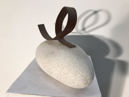 Ariel Elizondo Lizarraga, Le sauteur, 2023, Stone & Corten Steel Sculpture