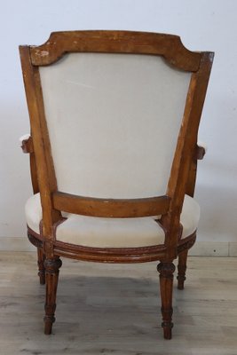 Armchair in Carved Walnut, 18th Century-DCO-1757177