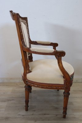 Armchair in Carved Walnut, 18th Century-DCO-1757177