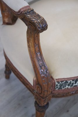 Armchair in Carved Walnut, 18th Century-DCO-1757177