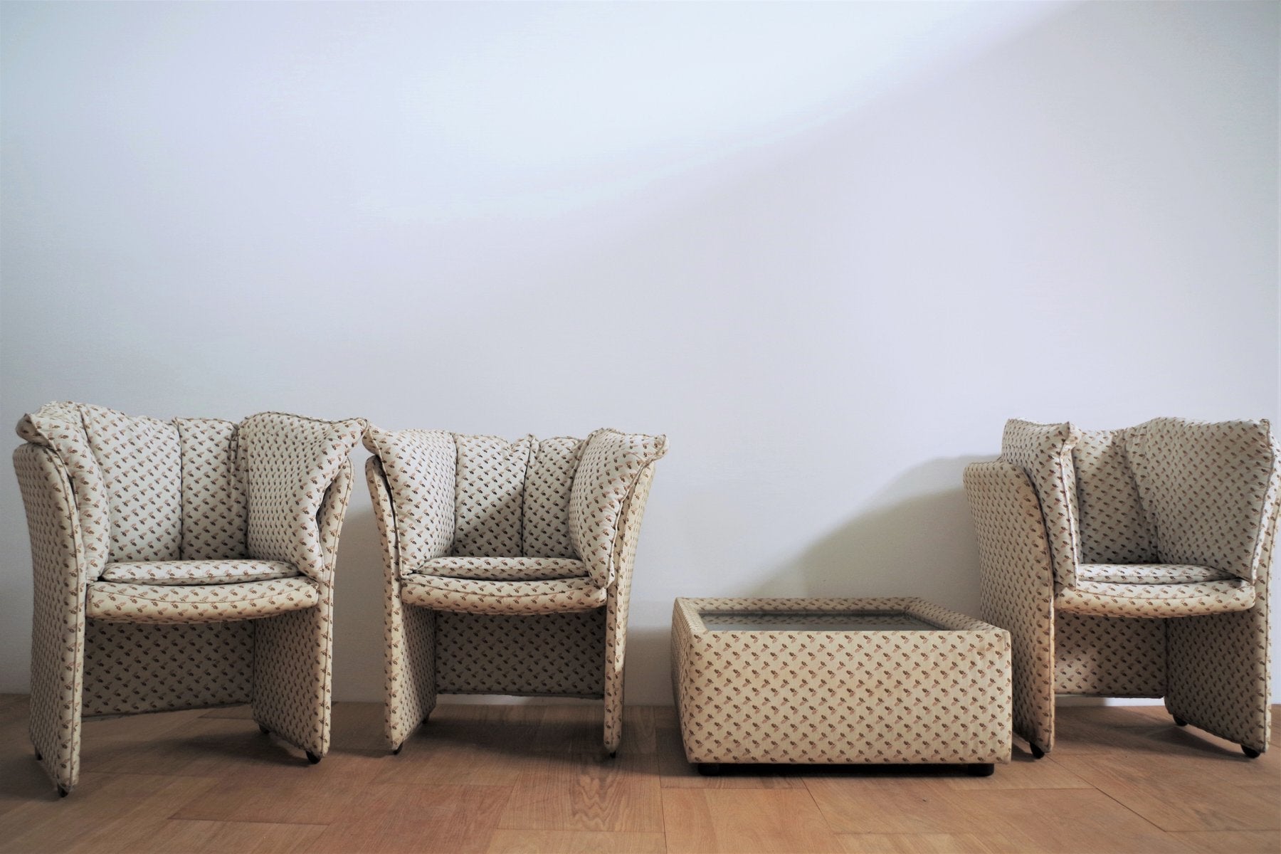 Armchairs and Coffee Table in the Style of B&B Italia, 1970s, Set of 4