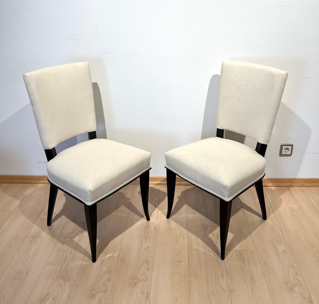 Art Deco Chairs in Black Lacquer in Cream Velour, France, 1930s, Set of 8