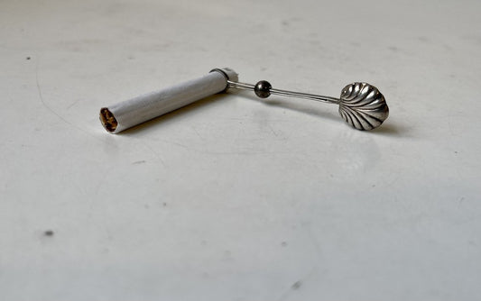 Art Deco Clam Shell Ladies Cigarette Holder in Silver, 1920s