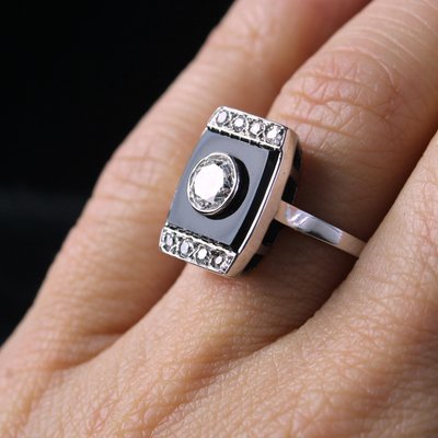 Art Deco Diamond Onyx Platinum Ring, 1930s-OLU-2042371