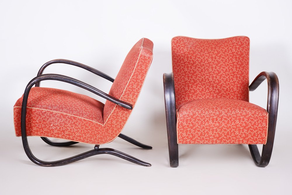 Art Deco Model H-269 Lounge Chairs in Beech and Red Upholstery attributed to Jindřich Halabala for Up Závody, Former Czechoslovakia, 1930s, Set of 2