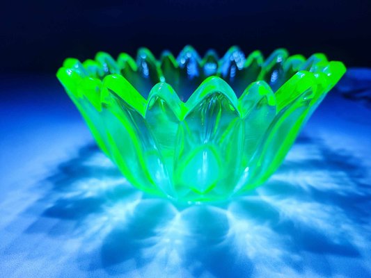 Art Deco Plate in Uranium Glass, 1920s-CAQ-2033710