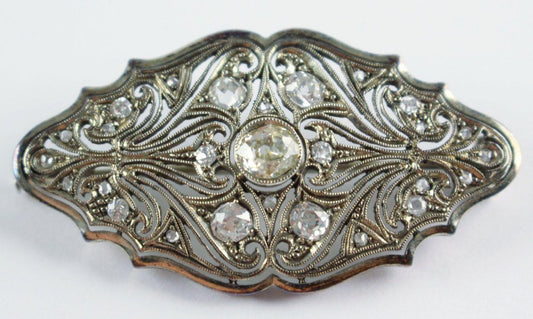 Art Deco Platinum Brooch Entirely Covered with Brilliant Cut Diamonds, 1930s