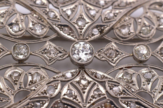 Art Deco Platinum Brooch Entirely Covered with Brilliant Cut Diamonds