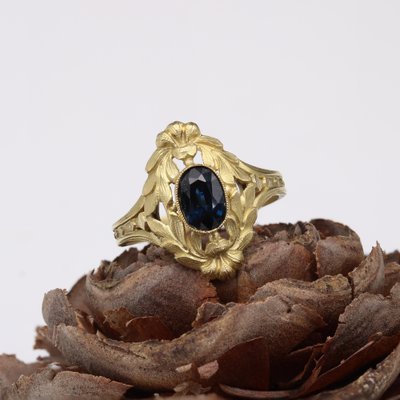 Art Nouveau 18 Karat Yellow Gold Ring with Sapphire, 1890s-OLU-1817128