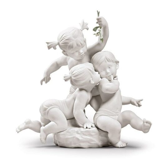 Kiss under the mistletoe Children Figurine by Lladró