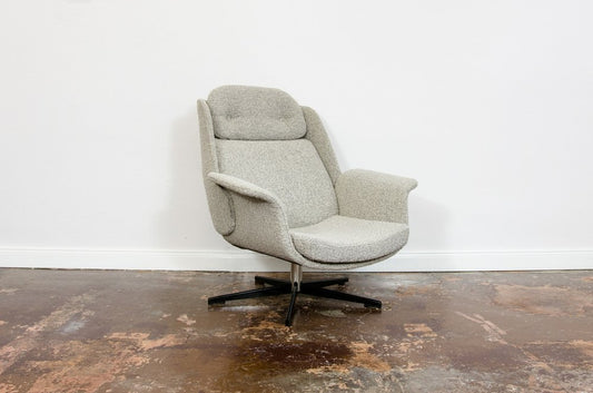 B7041 Swivel Armchair in Grey Bouclé from Zakłady Przemysłu Meblarskiego Radomsko, 1970s