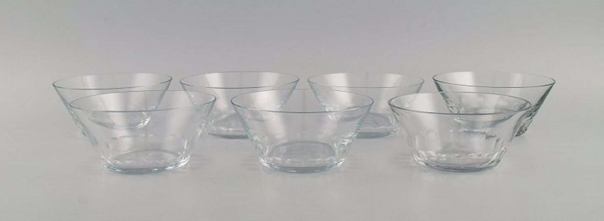 Baccarat Rinsing Bowls in Clear Mouth-Blown Crystal Glass, France, Set of 7