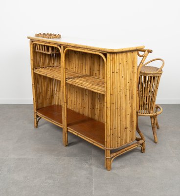 Bamboo and Rattan Cabinet Bar with Stools attributed to Tito Agnoli, Italy, 1950s, Set of 3-LYQ-1804953