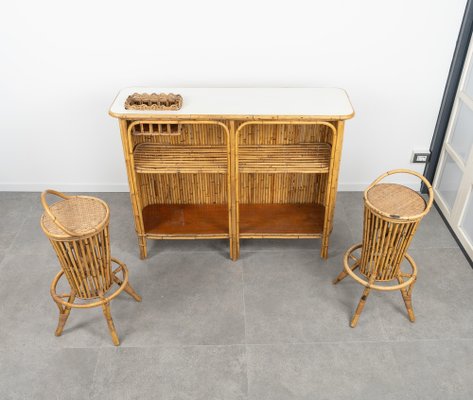 Bamboo and Rattan Cabinet Bar with Stools attributed to Tito Agnoli, Italy, 1950s, Set of 3-LYQ-1804953