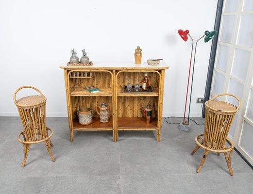 Bamboo and Rattan Cabinet Bar with Stools attributed to Tito Agnoli, Italy, 1950s, Set of 3-LYQ-1804953