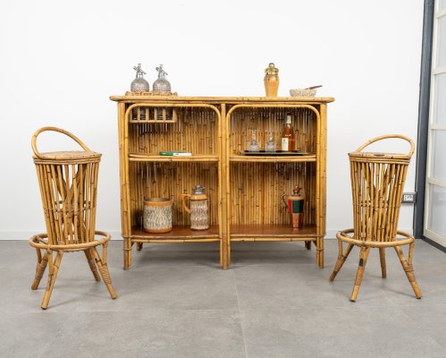 Bamboo and Rattan Cabinet Bar with Stools attributed to Tito Agnoli, Italy, 1950s, Set of 3-LYQ-1804953