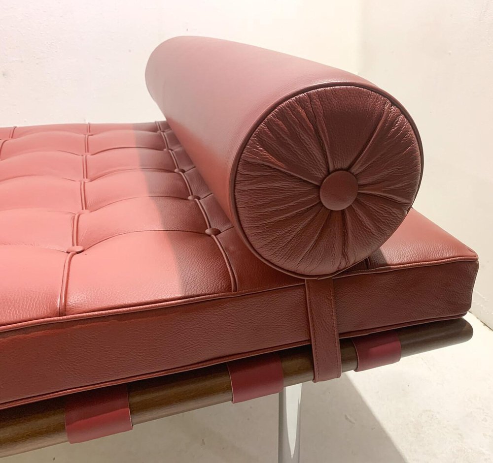 Barcelona Daybed in Burgundy Leather attributed to Ludwig Mies Van Der Rohe for Knoll, 1990s