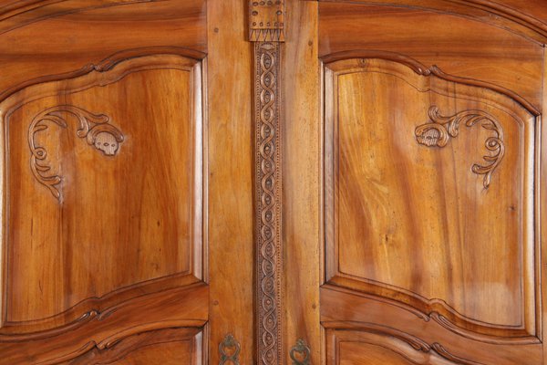 Baroque Cabinet in Walnut with Carvings, 18th Century-DXD-931700