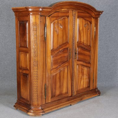 Baroque Cabinet in Walnut with Carvings, 18th Century-DXD-931700