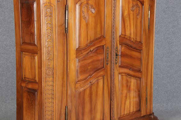 Baroque Cabinet in Walnut with Carvings, 18th Century-DXD-931700