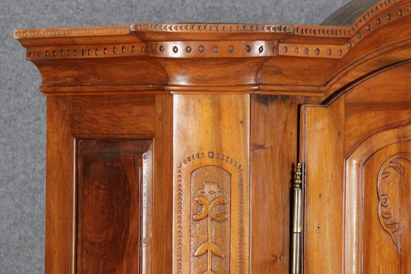 Baroque Cabinet in Walnut with Carvings, 18th Century-DXD-931700