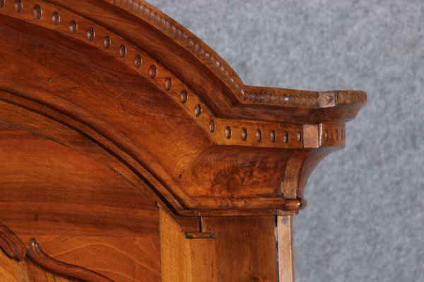 Baroque Cabinet in Walnut with Carvings, 18th Century-DXD-931700