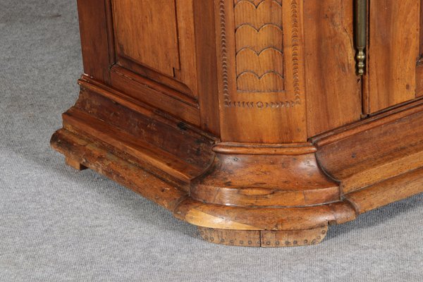 Baroque Cabinet in Walnut with Carvings, 18th Century-DXD-931700