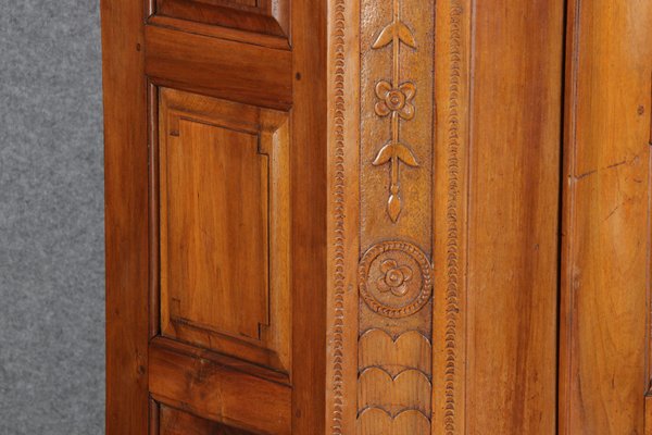 Baroque Cabinet in Walnut with Carvings, 18th Century-DXD-931700