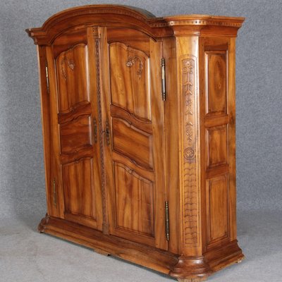 Baroque Cabinet in Walnut with Carvings, 18th Century-DXD-931700